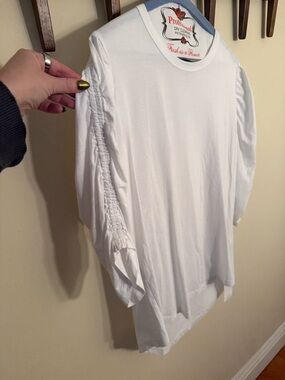 Veronica Beard 3/4 Length Ruched Sleeve Tee